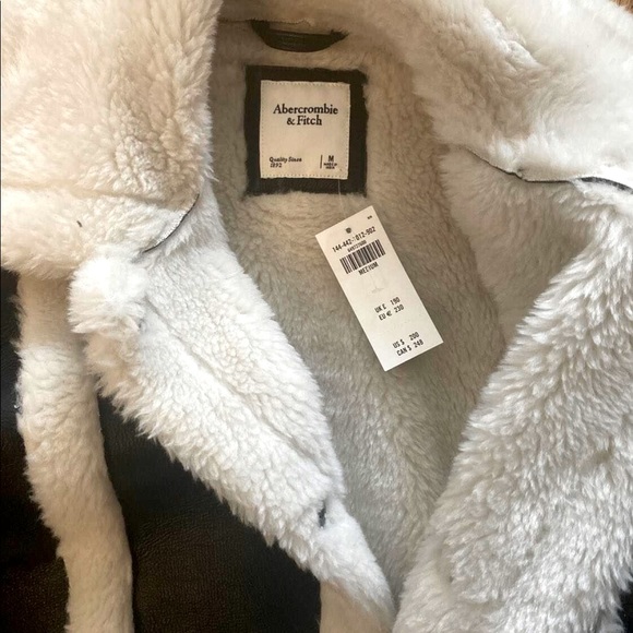 New Abercrombie Sherpa Jacket never been worn - Picture 2 of 3